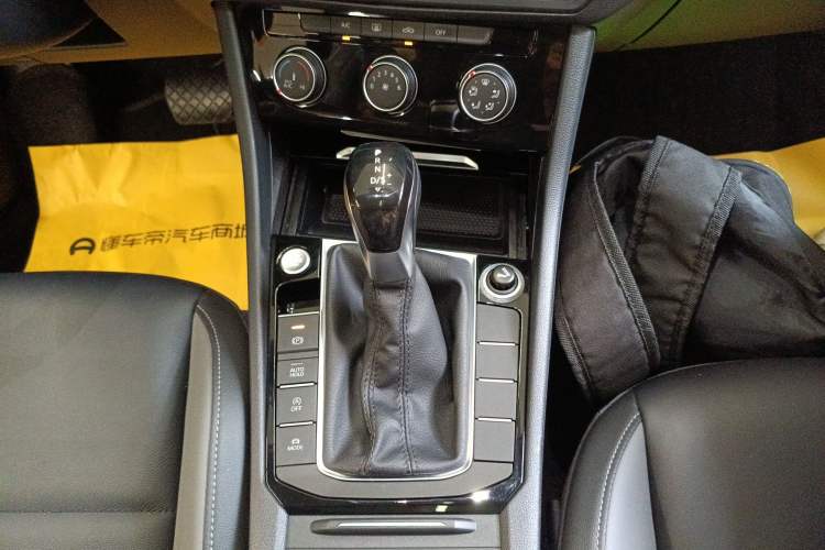 Used Volkswagen Sagitar 2021 280TSI DSG Comfort Connect Edition Gear Lever