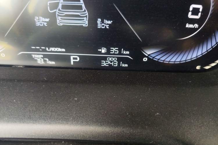 Used Geely Auto Emgrand 2022 4th Generation 1.5L CVT Flagship Model Odometer Close Up