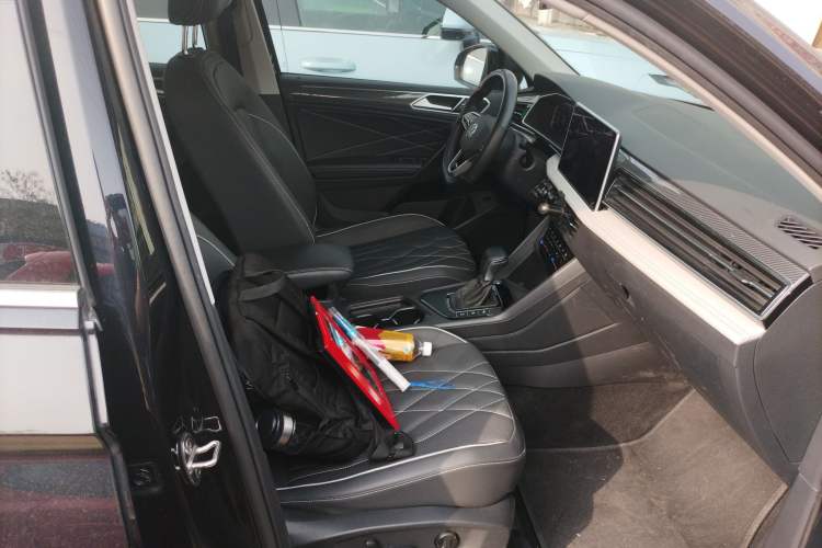 Used Volkswagen Tiguan L 2022 330TSI Automatic Two-Wheel Drive R-Line Enhanced Edition Right Front Seat