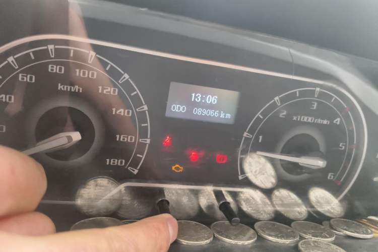 Used SAIC MAXUS Xintu V80 2021 2.0T Manual Classic Aoyuntong Short Wheelbase Mid-Roof 5/6-Seater