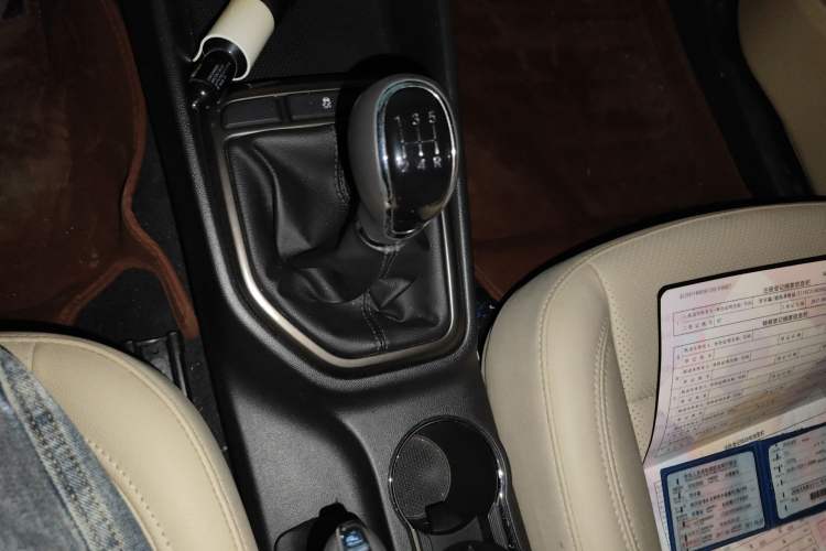 Used CHANGAN Eado 2015 1.6L Manual Luxury Model China IV Standard Gear Lever