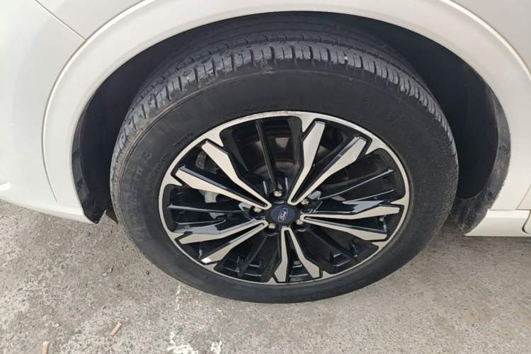 Used Ford Escape 2020 EcoBoost 245 Four-Wheel Drive ST-LINE Deluxe Edition Left Front Wheel Hub