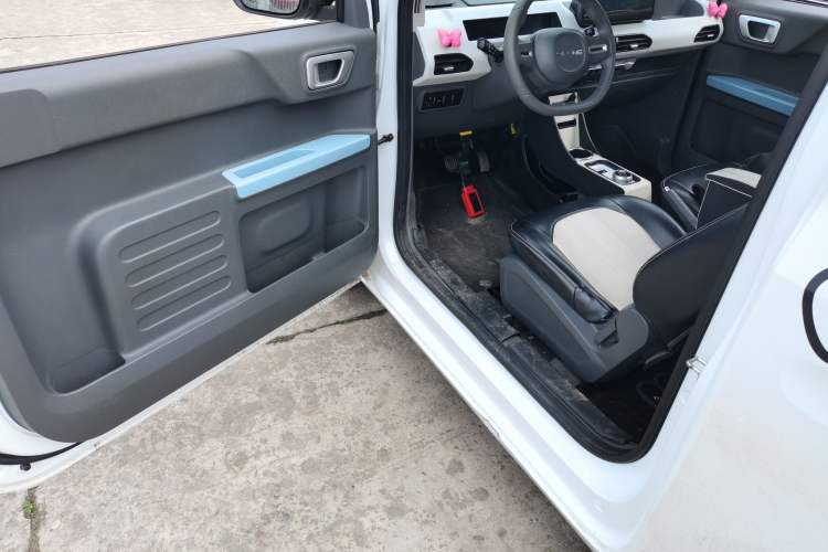 Used Geely Galaxy Panda 2024 Panda Mini 200km Endurance Bear Driver Seat