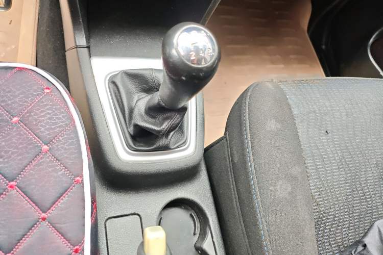 Used CHANGAN KAICHENG Ounuo S 2014 1.5L Base Version Gear Lever