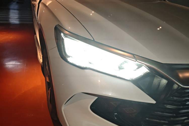 Used BYD Song Pro New Energy 2023 Champion Edition DM-i 110KM Beyond Model Right Front Headlight