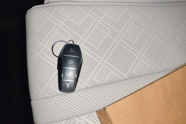 Used BYD Yuan UP 2025 Intelligent Driving Version 401 KM Dynamic Edition Vehicle Key