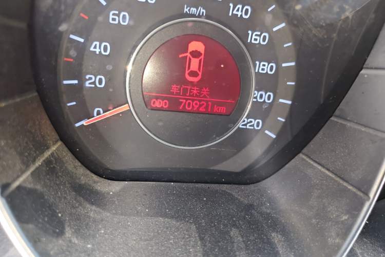 Used Kia K2 2012 Sedan 1.4L MT GLS Commemorative Edition Odometer Close Up