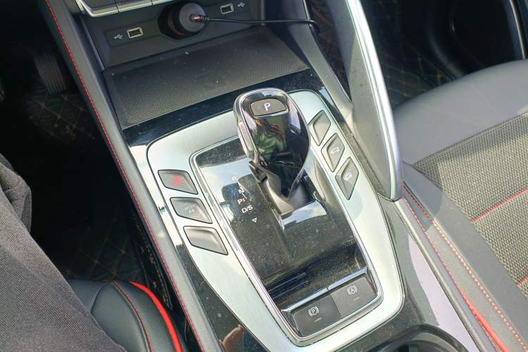 Used MG Pilot 2021 300TGI Automatic Two-Wheel Drive Trophy Prestige Edition Gear Lever