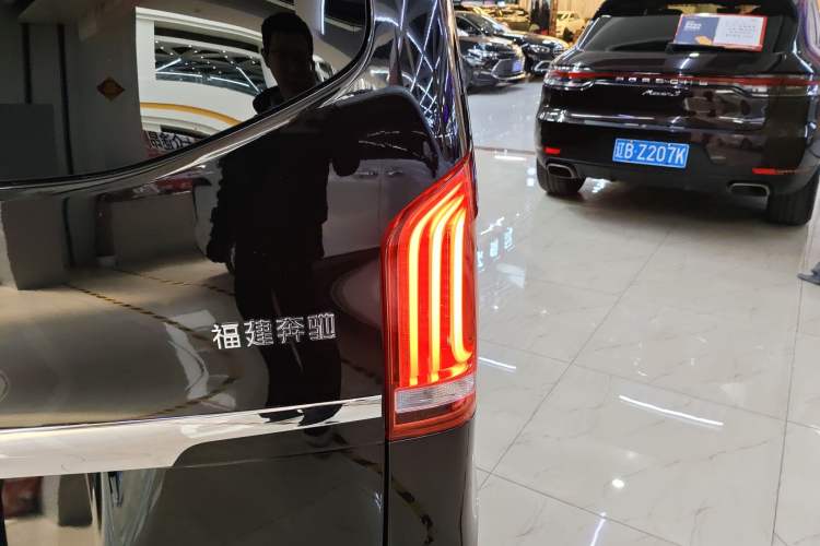 Used Mercedes-Benz V-Class 2017 V 260 Avantgarde Edition Right Rear Taillight