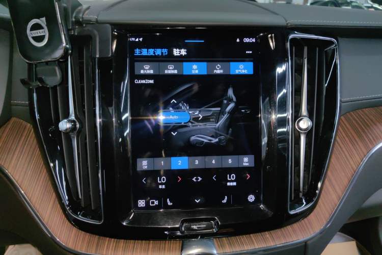 Used Volvo XC60 New Energy 2023 T8 Plug-in Hybrid Long-Range All-Wheel Drive Smart Luxury Edition
