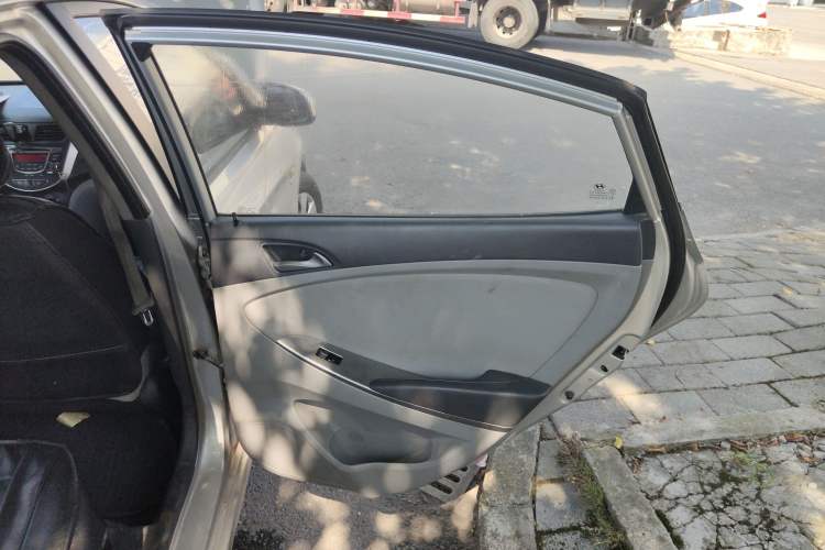 Used Hyundai Verna (older generation) 2014 1.4L Manual Smart GLS Trim