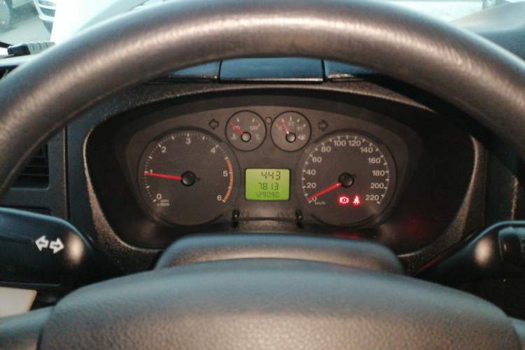 Used Ford Transit Custom 2013 2.4T Diesel Econo-Logistics Vehicle Short Wheelbase Mid-Roof China IV Standard