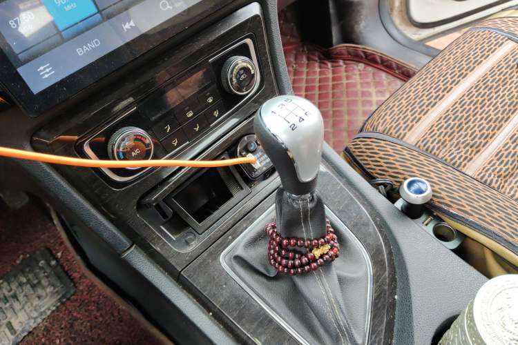 Used Zotye T600 2015 Family Edition 2.0T Manual Elite Version Gear Lever