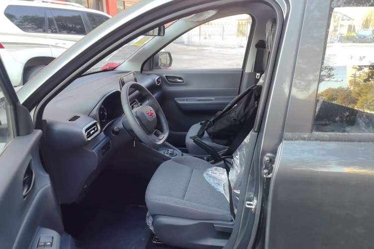 Used Wuling Hongguang New Energy 2024 All-Electric Model 300KM Standard Version