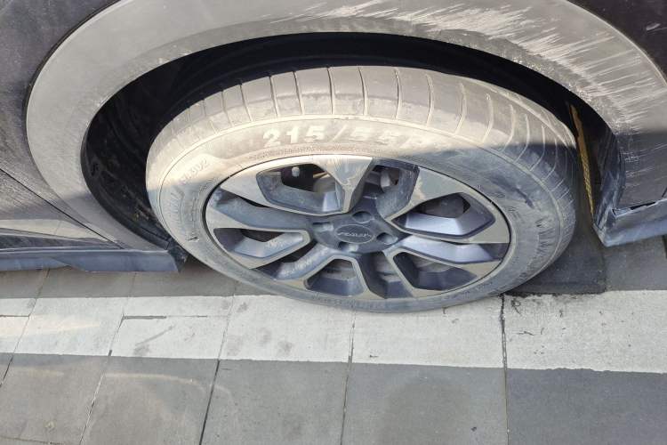 Used Dongfeng Aeolus Yixuan GS 2021 230T Automatic Chasing the Moon Edition Right Front Wheel Hub