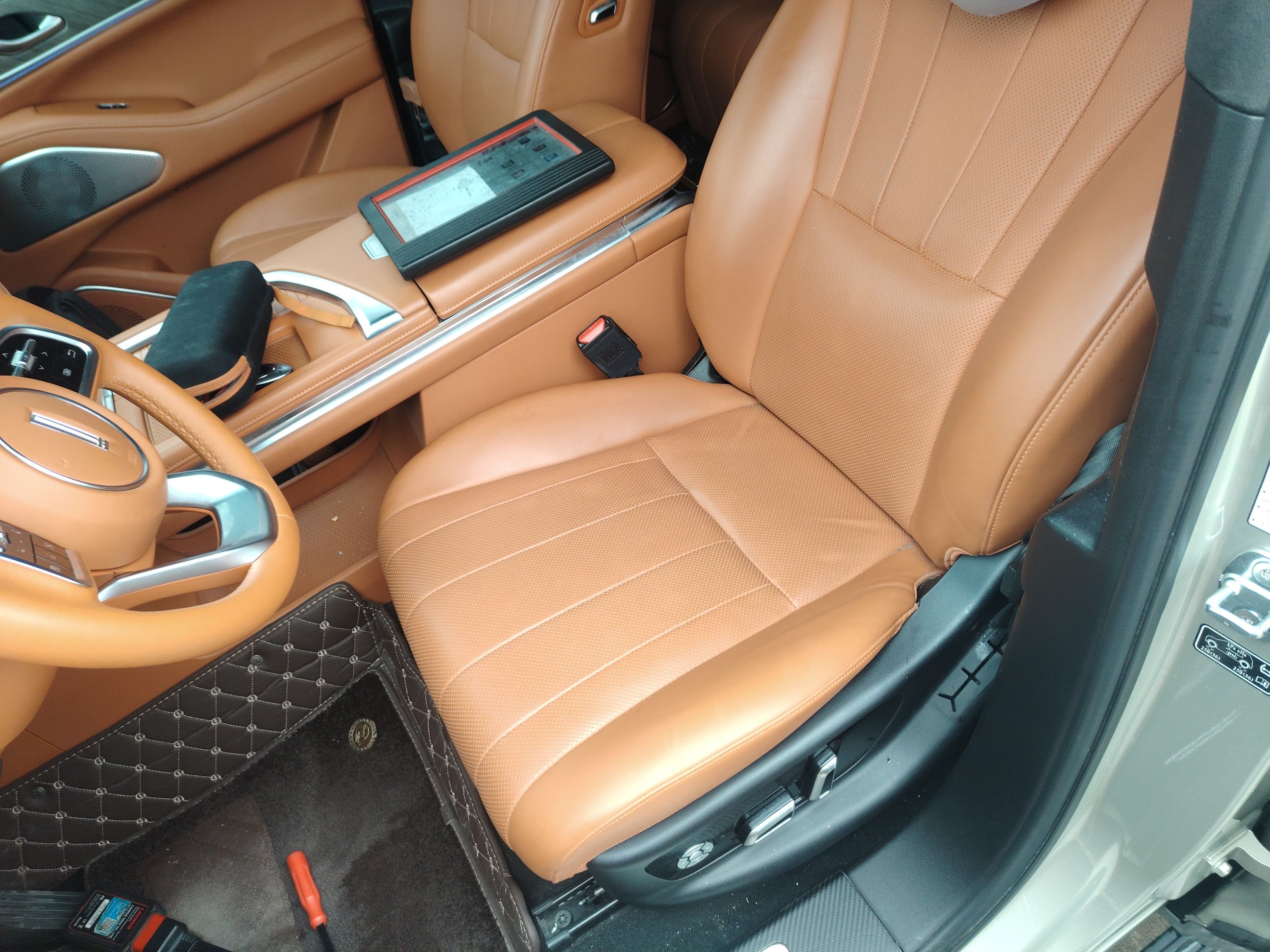 Переднее сиденье в автомобиле