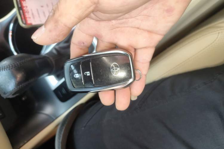 Used Toyota Highlander 2015 2.0T Two-Wheel Drive Luxury Edition 7 Seats