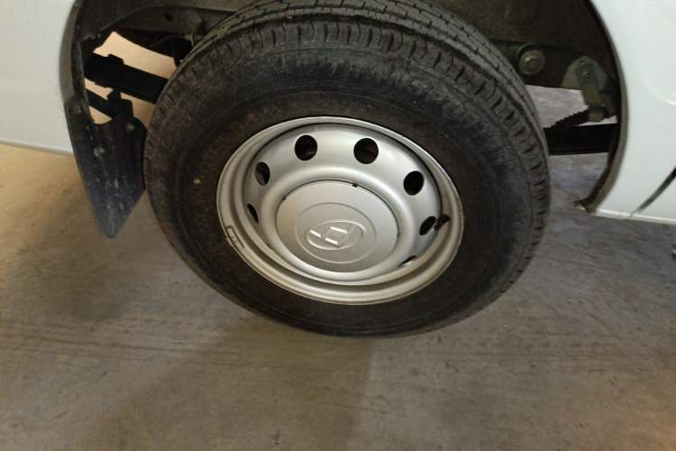 Used SAIC MAXUS Xintu V80 2023 2.0T Manual Classic Aoyuntong Power Version Short Wheelbase Mid-Height 5/6-Seater