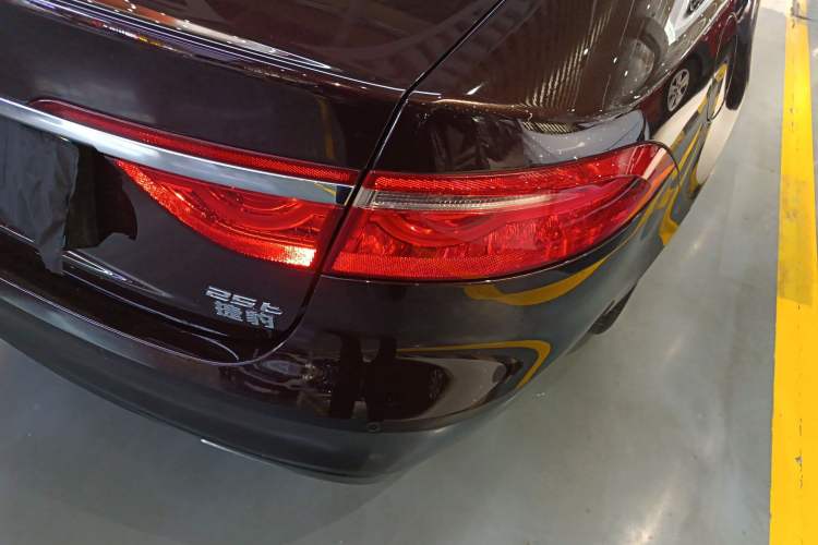 Used Jaguar XFL 2018 XFL 2.0T 250 PS Luxury Edition Right Rear Taillight