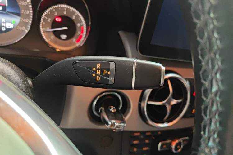 Used Mercedes-Benz GLK-Class 2015 GLK 260 4MATIC Fashion Edition Ultimate Version Gear Lever