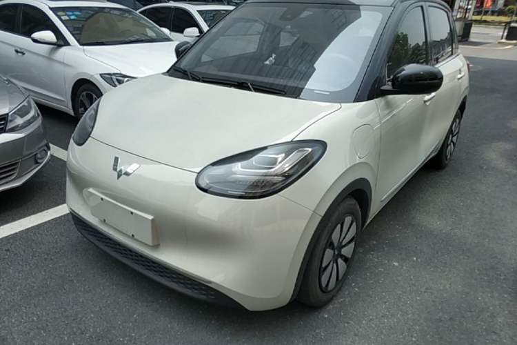 Used Wuling Bingo 2023 333 km Lingxi Connected Version Guazi used car, China used car export, Used car for sale, Used  cars, Cheapest cars for sale