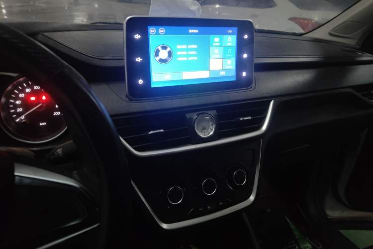 Used Wuling Hongguang S3 2019 Automatic Clutch Version 1.5L Manual Comfort Model China V Standard Audio And AC Panel