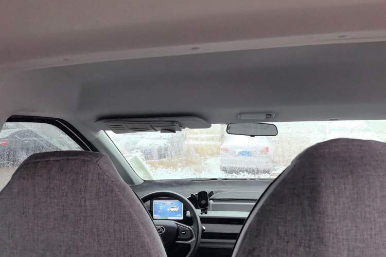 Used SAIC MAXUS Dana V1 2025 V1 Short Wheelbase Low-Roof Multi-Function Version (42 kWh)
