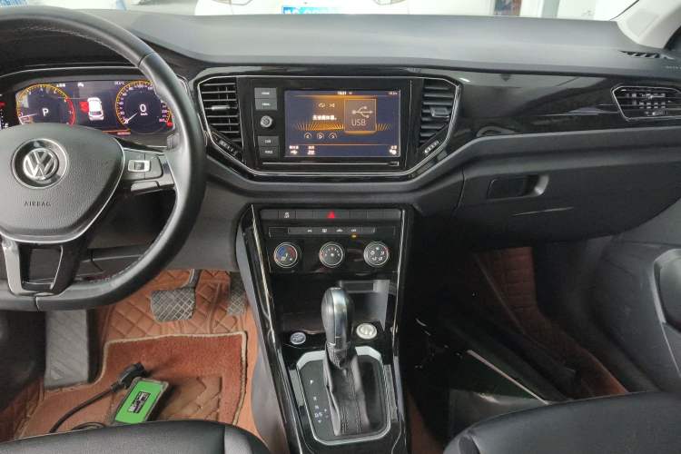 Used Volkswagen T-ROC 2019 280TSI DSG Two-Wheel Drive Comfort Version China VI Standard
