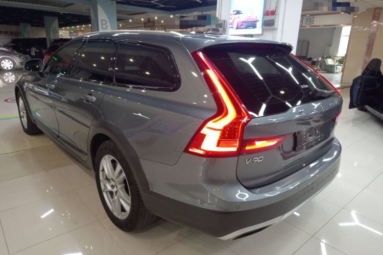 Used Volvo V90 2017 Cross Country T5 AWD Smart Range Edition