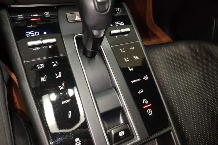 Used Porsche Macan 2024 Macan 2.0T