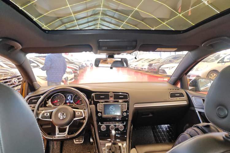 Used Volkswagen Golf 2017 280TSI Automatic R-Line Million-Vehicle Commemorative Edition