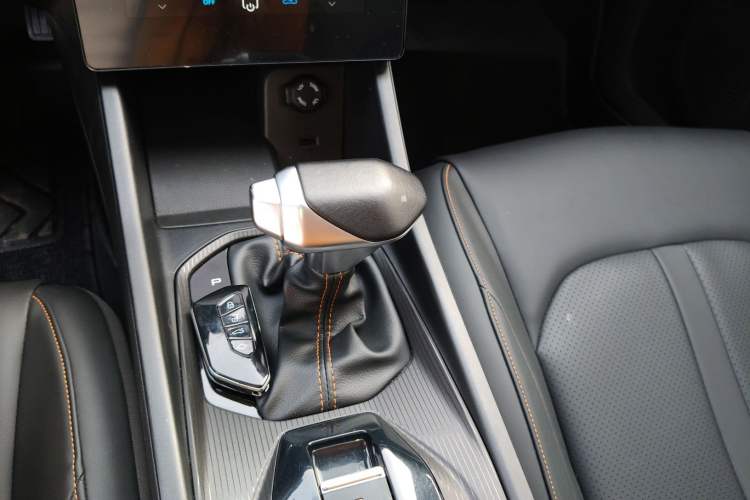 Used Dongfeng Aeolus Yixuan 2024 1.5L Automatic JingSu Edition Gear Lever