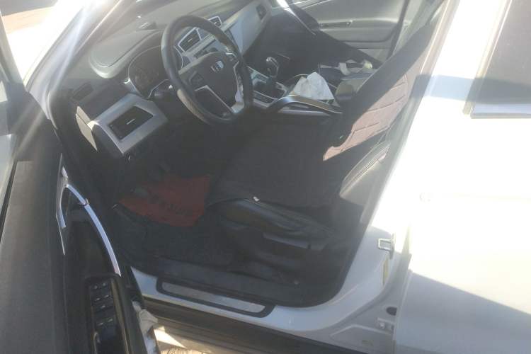 Used Geely Auto Emgrand X7 Sport 2016 2.0L Manual ZhiShang Version
