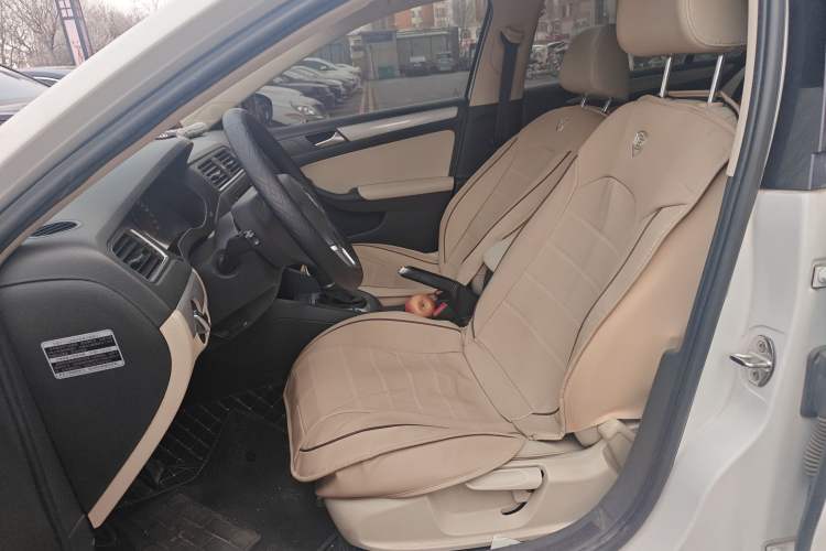 Used Volkswagen Sagitar 2015 1.6L Automatic Comfort Model
