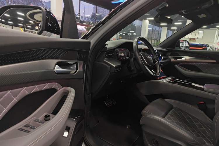 Used Audi Q6 2024 45 TFSI quattro Qiyun Edition Yulin Package 7 Seats
