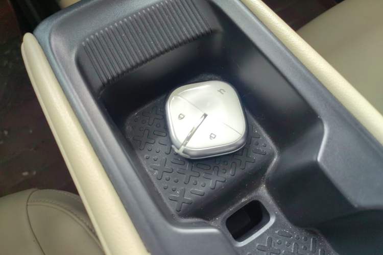 Used Wuling Bingo PLUS 2024 510 km Flagship Edition Four-Seater Version Vehicle Key