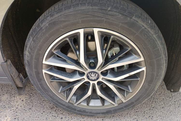 Used BYD Qin PLUS 2021 DM-i 120KM Prestige Model Right Front Wheel Hub