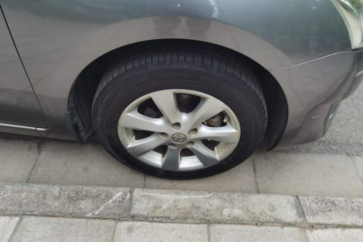 Used Nissan Tiida 2011 1.6L CVT Smart Version Right Front Wheel Hub