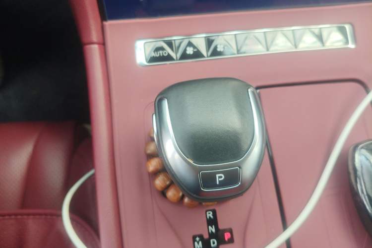 Used Hongqi H5 2024 2.0T Automatic Smart Connect Flagship Edition Gear Lever