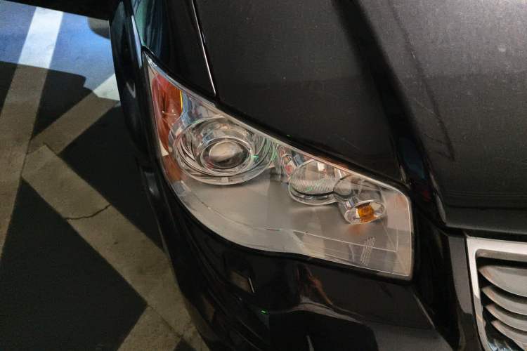 Used Chrysler Grand Voyager 2014 3.6L Comfort Edition Right Front Headlight