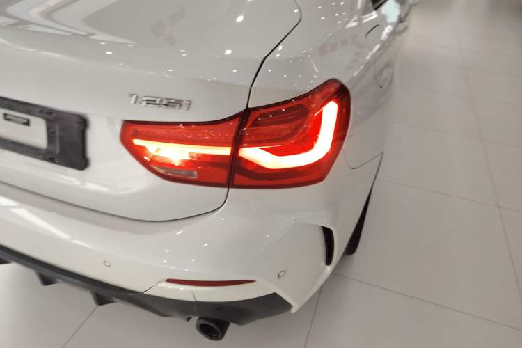 Used BMW 1 Series 2022 125i M Sport Night Edition Exterior 3