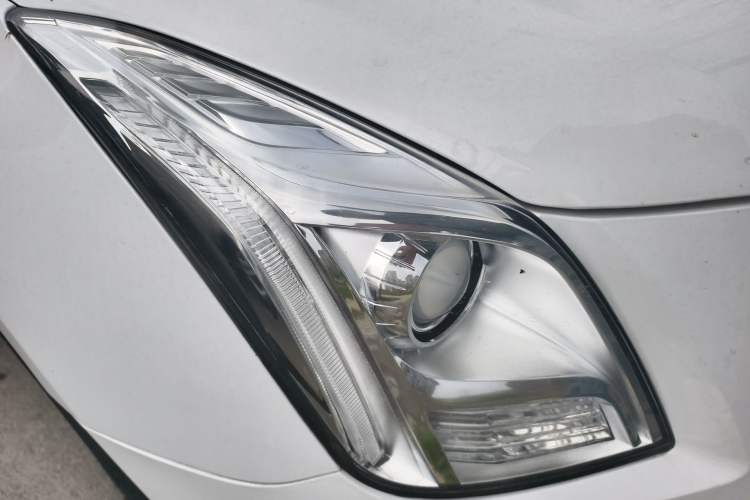 Used Cadillac XTS 2017 28T Tech Edition Right Front Headlight