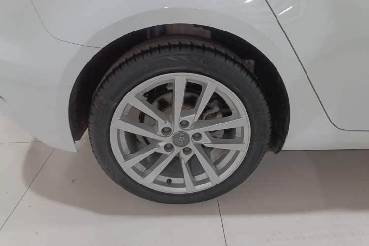 Used Audi A3 2019 Sportback 35 TFSI Ambition China VI Right Rear Wheel Hub