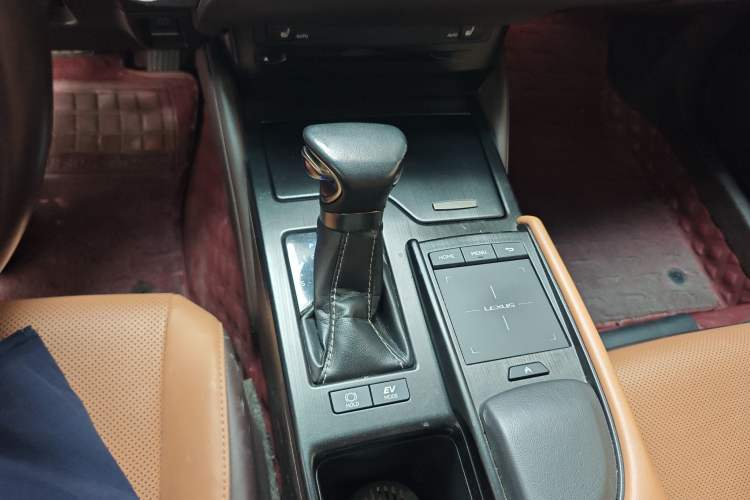 Used Lexus ES 2018 300h Premier Edition China V Standard
