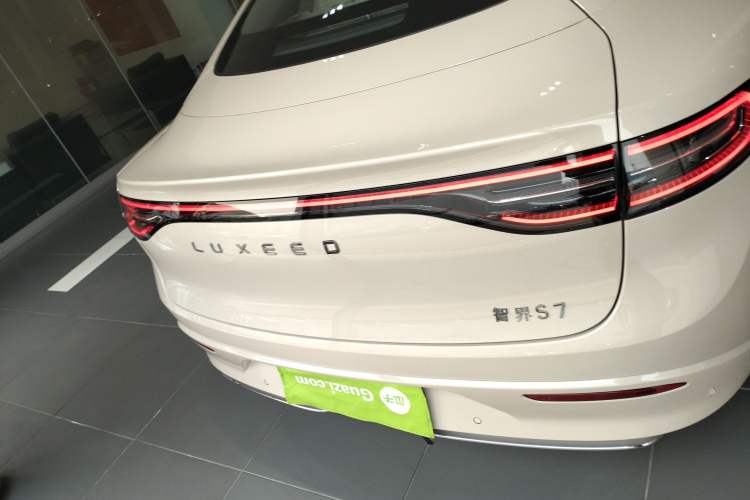 Used Hima Luxeed S7 2025 705 km Pro Rear