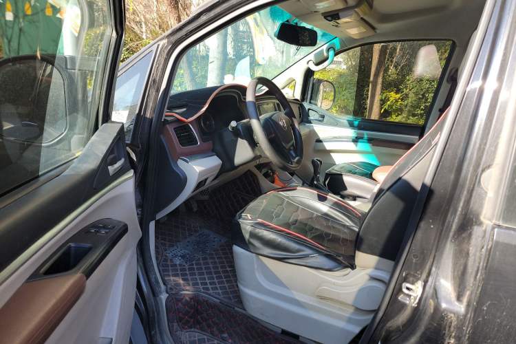 Used FORTHING Lingzhi 2018 M5 1.6L 7-Seater Comfort Model