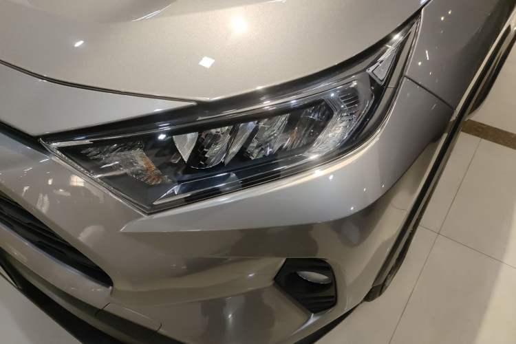 Used Toyota RAV4 2021 2.0L CVT Two-Wheel Drive Fashion PLUS Edition
