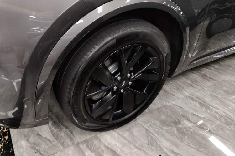 Used Li Auto L8 2023 Pro Model Exterior 4