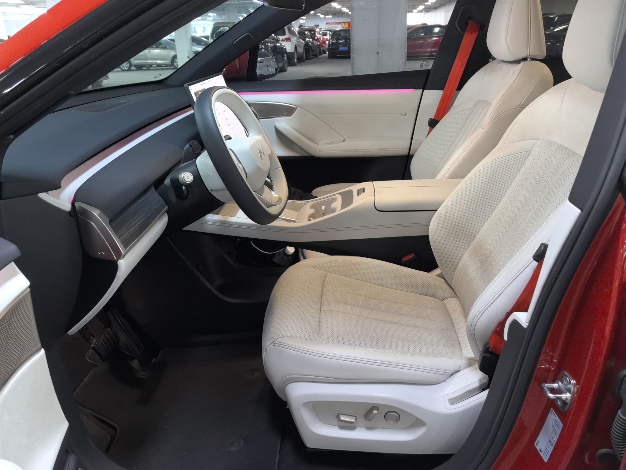 Переднее сиденье в автомобиле