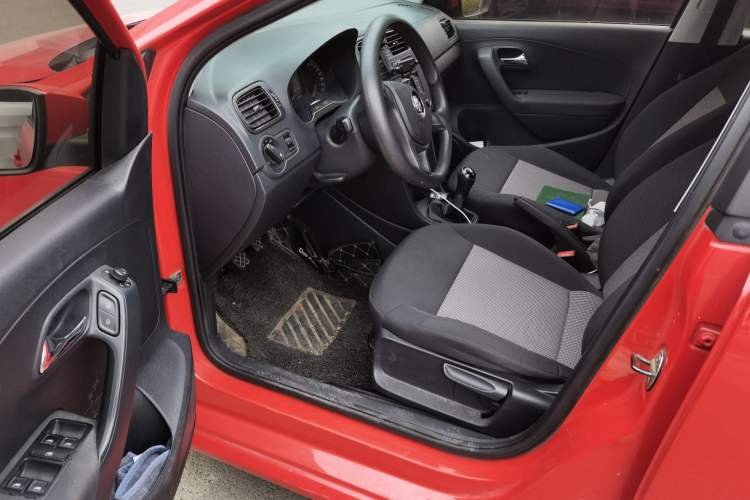 Used Volkswagen Polo 2016 1.4L Manual Fashion Model Driver Seat